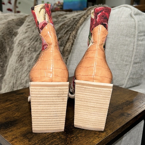 NEW Jeffrey Campbell Heeled Jacquard Boots Size 9.5 - Picture 4 of 4